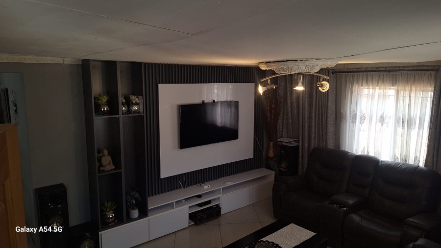 3 Bedroom Property for Sale in Mohadin North West